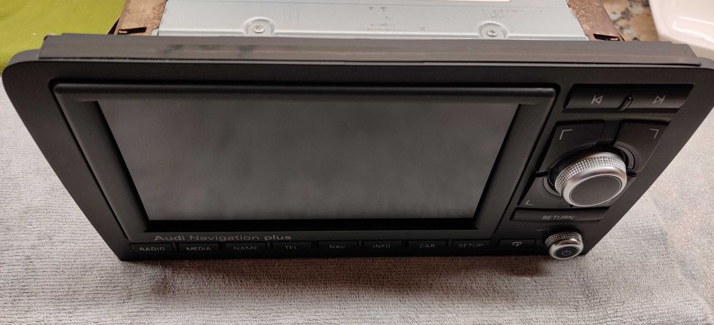 AUDI A3 8P RNS-E LED PU Radio MP3 GPS SAT NAV SD VIM SDS