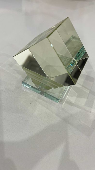 Cubo Pisa Papeis em cristal Checo