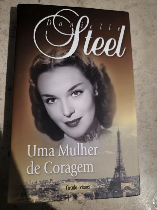 Livro Uma Mulher de Coragem de Danielle Steel