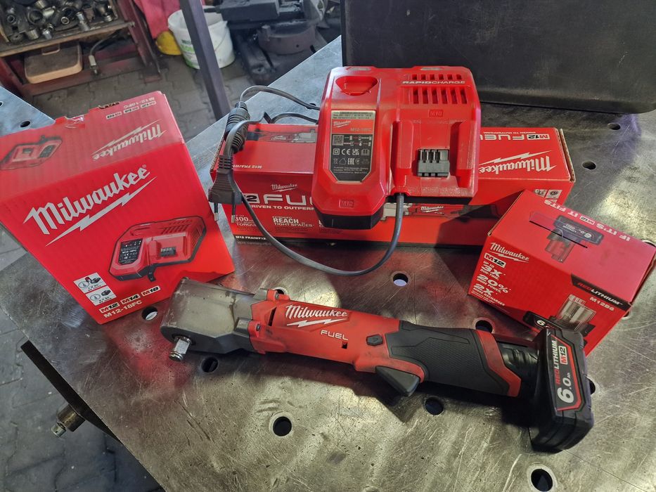 Klucz udarowy trzpieniowy kątowy milwaukee bateria ładowarka