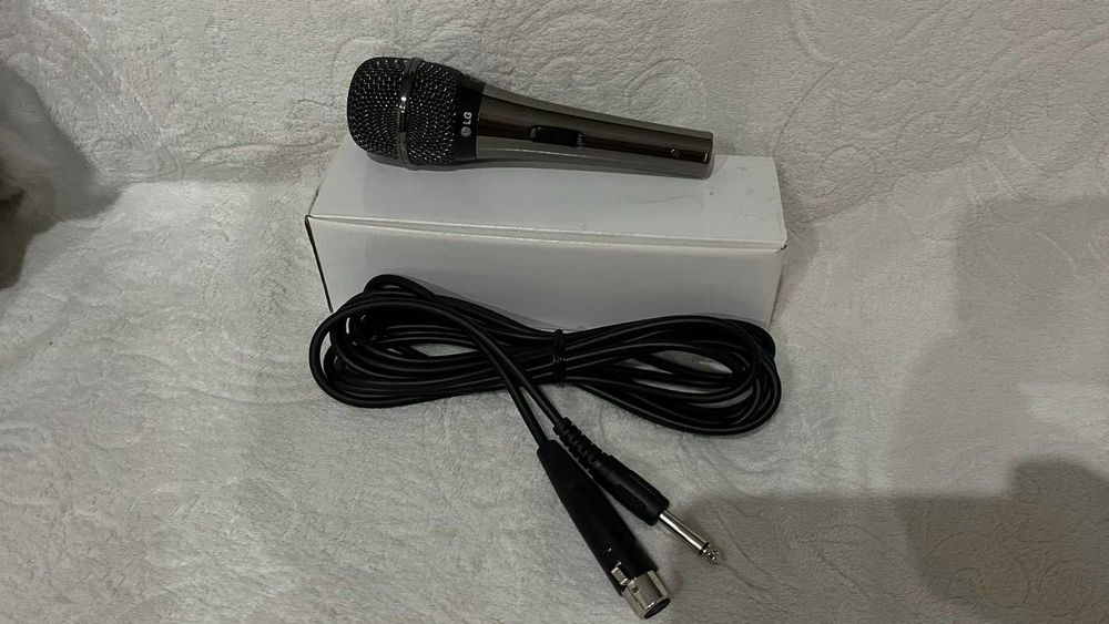 Мікрофон абсолютно новий.
