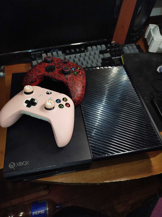 Xbox One 1TB + 2 Геймпади ТОРГ присутній (один від Xbox Series)