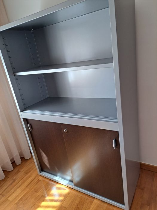 Móvel de escritório impecável