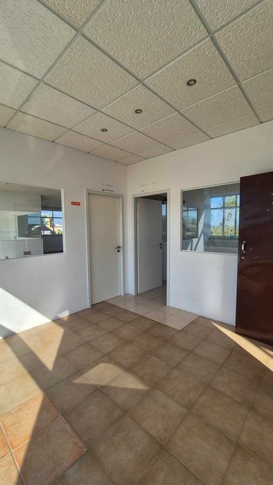 Escritório 200M2 em Meirinhas – Várias Salas, Excelente Luz e Possibilidade de Divisão