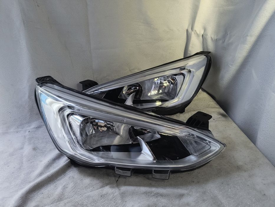 Lampa prawa zwykła Ford Focus Mk 4 IV Europa Reflektor przedni prawy