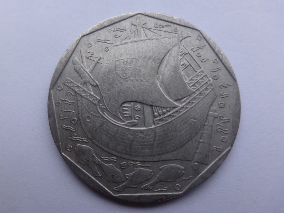 Moedas de 20 escudos e 50 escudos