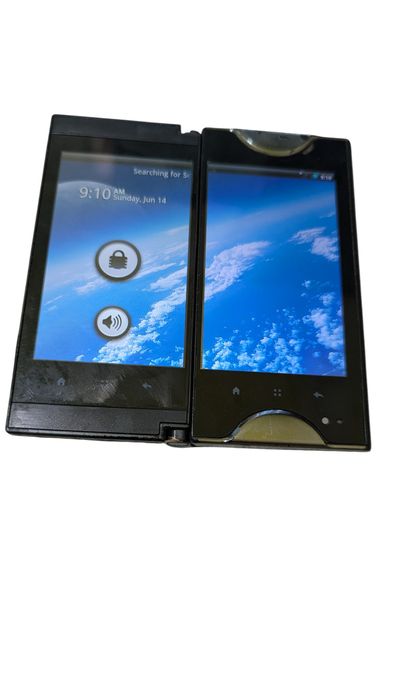 Kyocera m9300 (Первый телефон с двумя экранами)