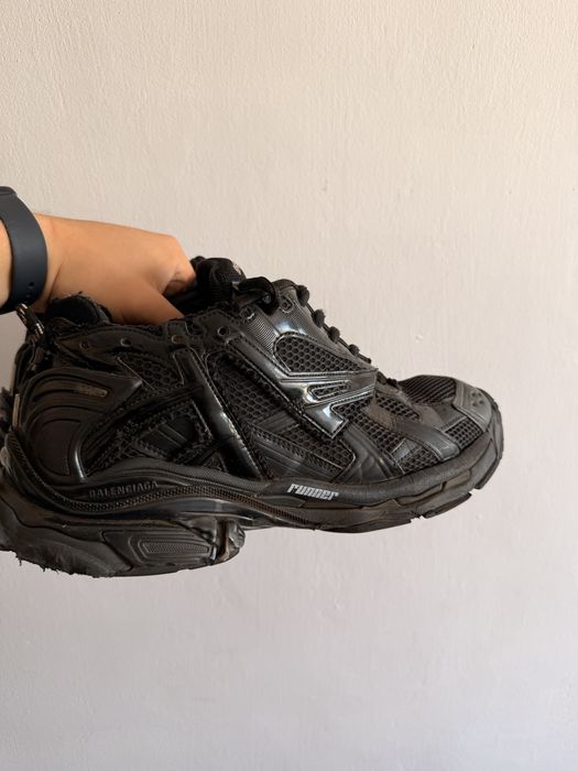 Balenciaga runner black