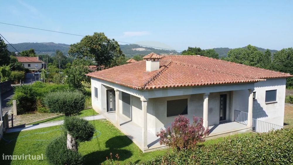 Moradia T3 com Suite e Terreno de 800 m² em Atiães, Vila Verde