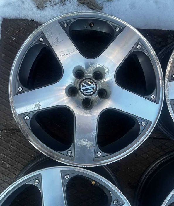 Felgi aluminiowe volkswagen R17 Santa Monica golf iv gti 5x100