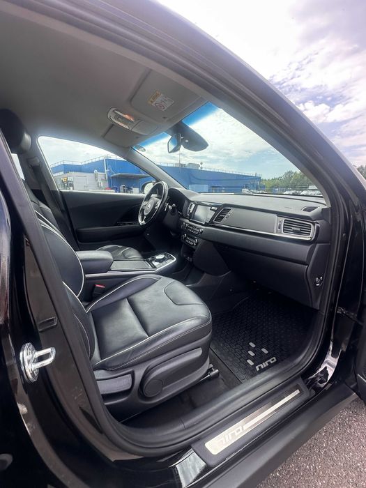 Kia Niro 2019 • 64 кВт • Максимальна комплектація