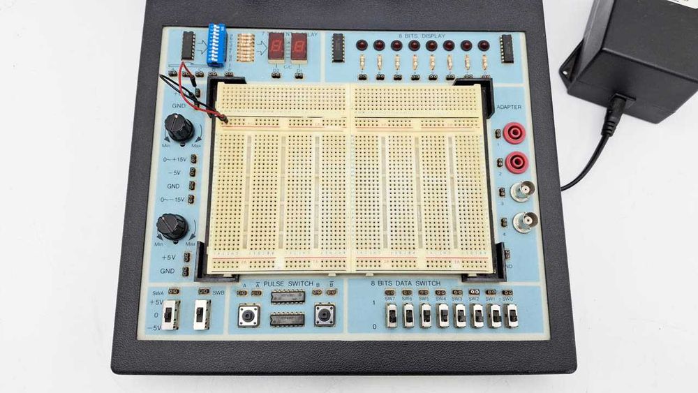 Laboratório Digital Breadboard com fonte gerador sinais displays etc