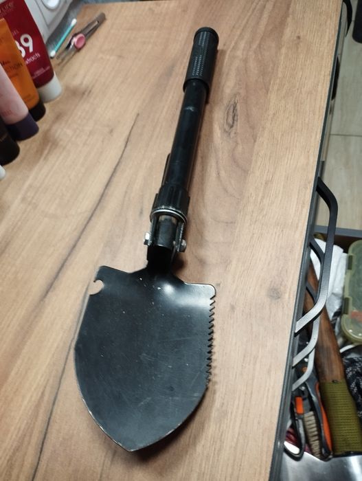 Лопата мала туристична