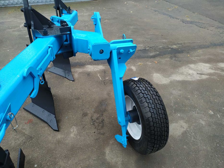 Плуг оборотний напівнавісний ПОН-4 (Уманьферммаш)