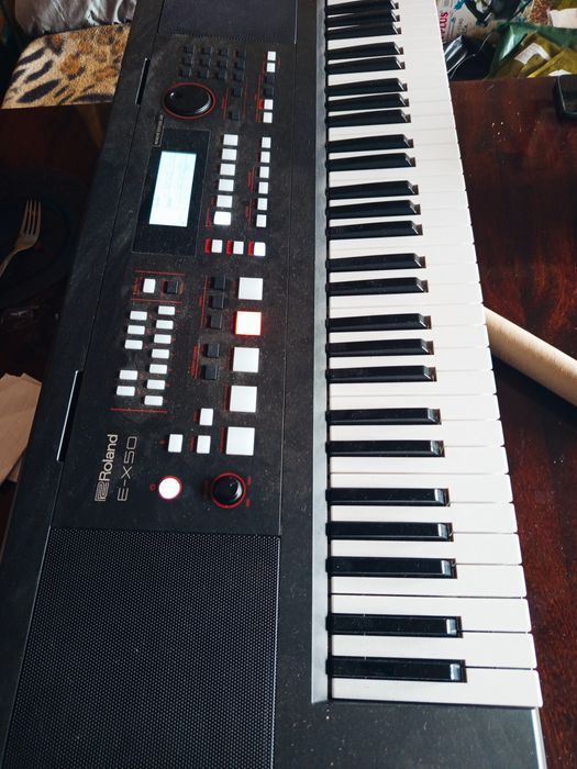 Продам синтезатор Roland EX50