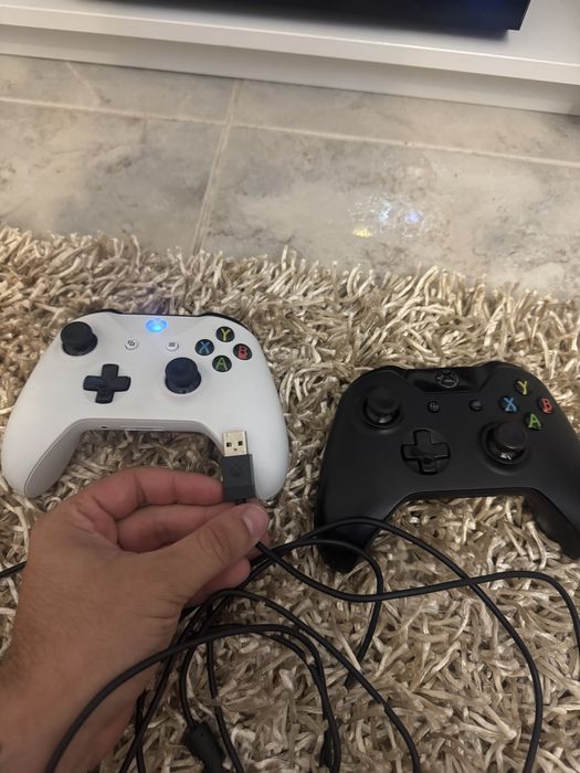 Xbox One 500GB + 2 Comandos Originais + 4 Jogos