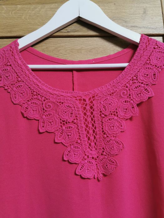 Bluzka fuksjowa.