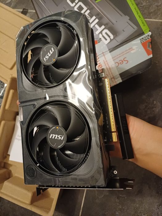 placa gráfica Msi shadow 2x rtx 5060ti 16gb