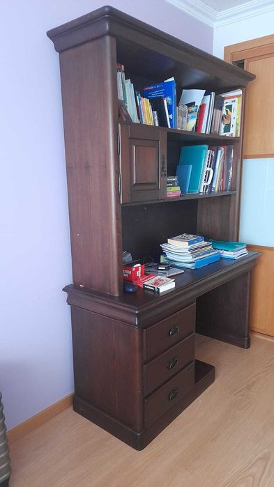 Secretária com alpendre em castanho velho