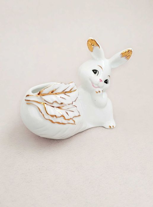 Статуетка фарфорова у вигляді зайчика.
