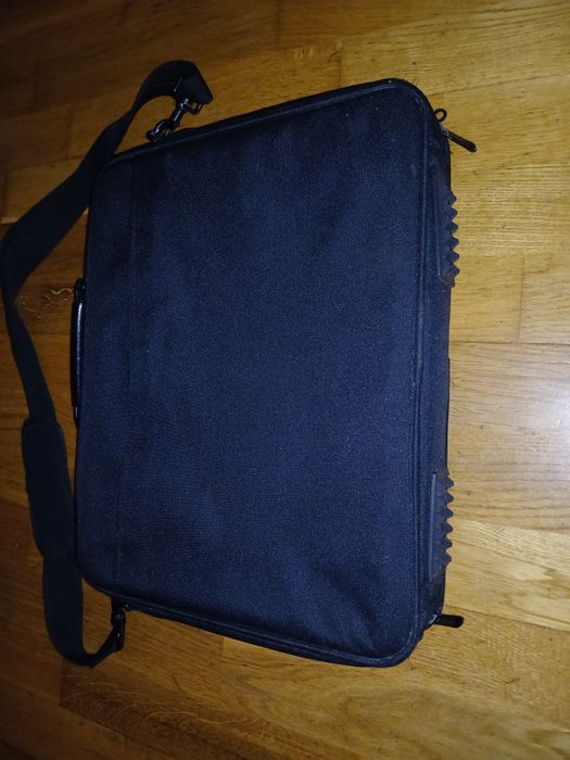 Mala Portátil Targus (Reforçada) – Vários Compartimentos – Como Nova