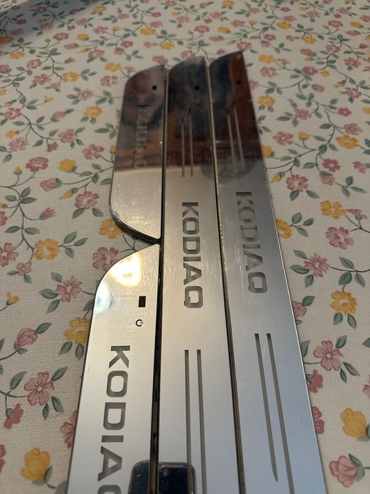 Soleiras LED Škoda Kodiaq (RGB) – Novas, com comando