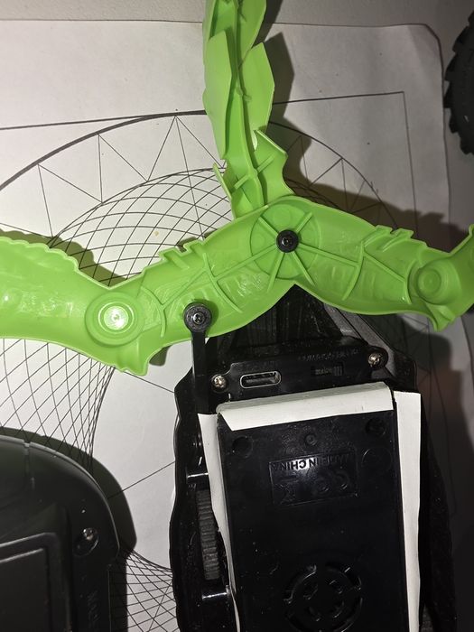 Робот  ящерица гекон