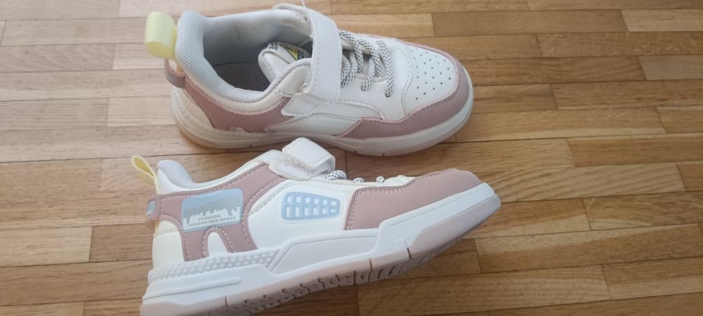 Adidasy dziewczęce r 28