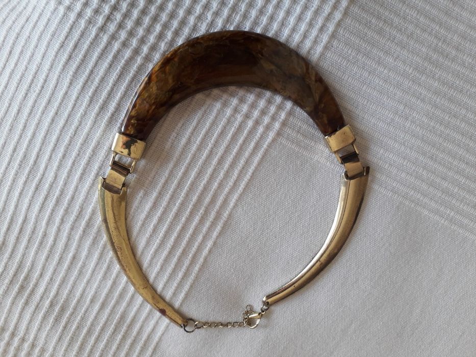 Vários colares em óptimo estado