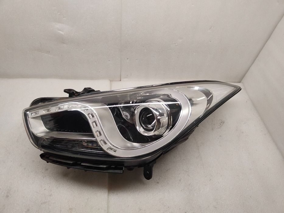 Hyundai i40 2011 Przód strona lewa XENON pomarańczowa wtyczka