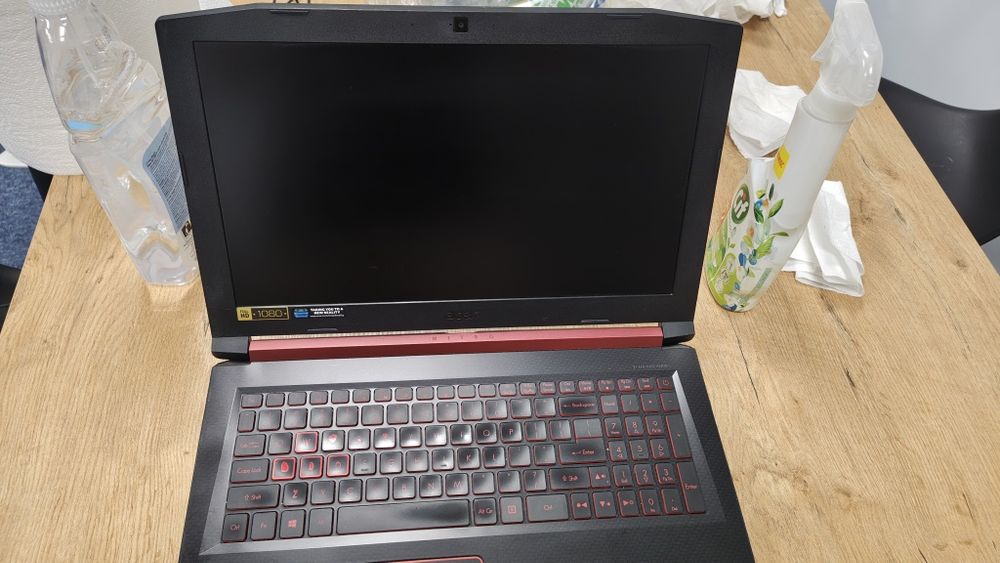 Acer Nitro 5 AN515-52 (i7-8750H + GTX 1050 + 8 GB RAM)