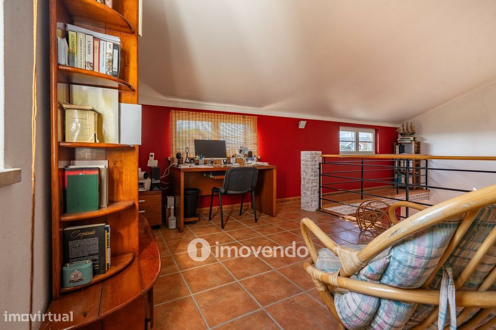 Moradia T3+1 com terreno com jardim, piscina e garagem, em Alenquer