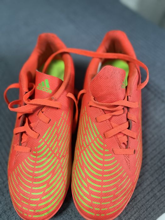 Chuteira Adidas predator vermelha em Bom estado