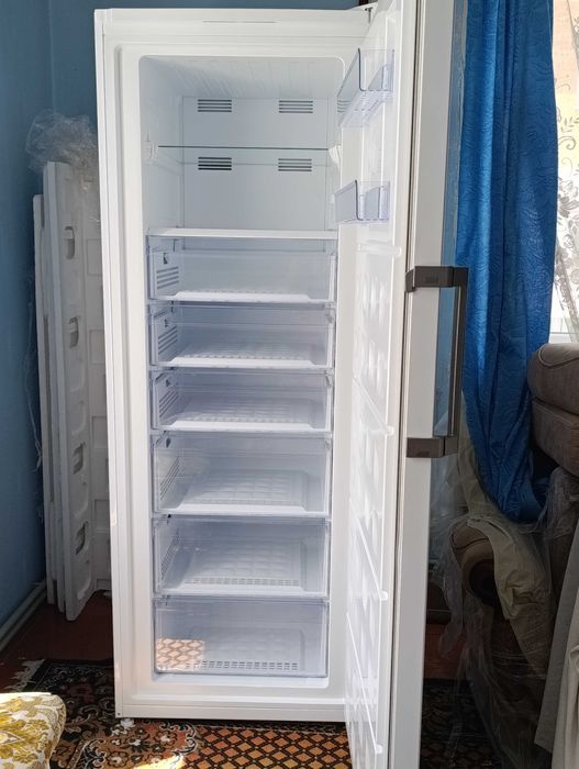 Продам морозильну камеру