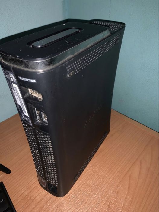 Xbox 360 usada, em bom estado.