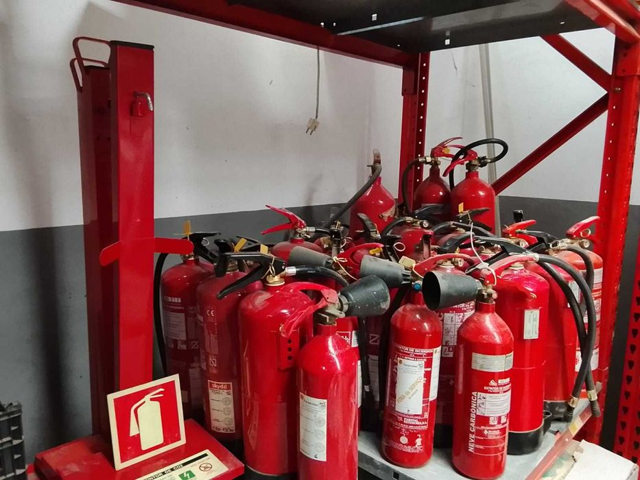 Vários Extintores para Recarga