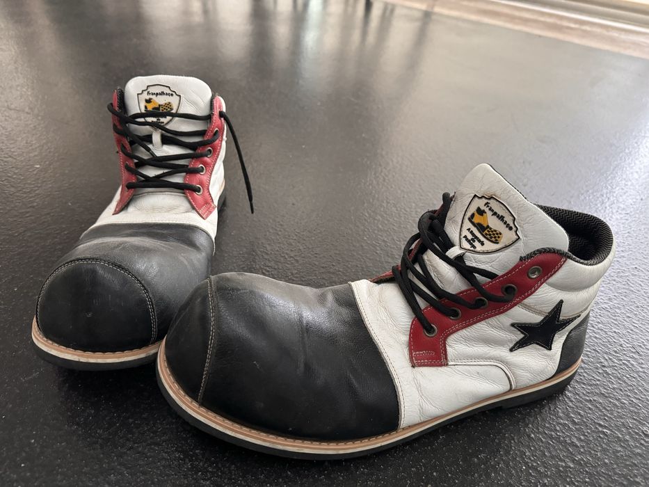 Sapato de palhaço profissional