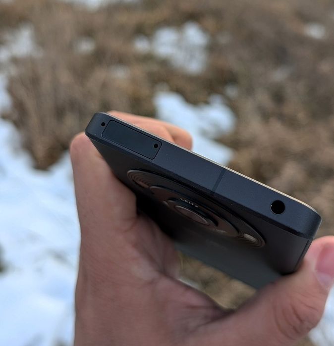 Sharp Aquos R8 pro (12/256 самый плавный экран 240ггц  Snapdragon 8 2