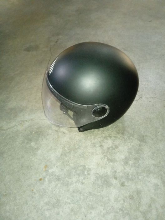 Capacete semi novo
