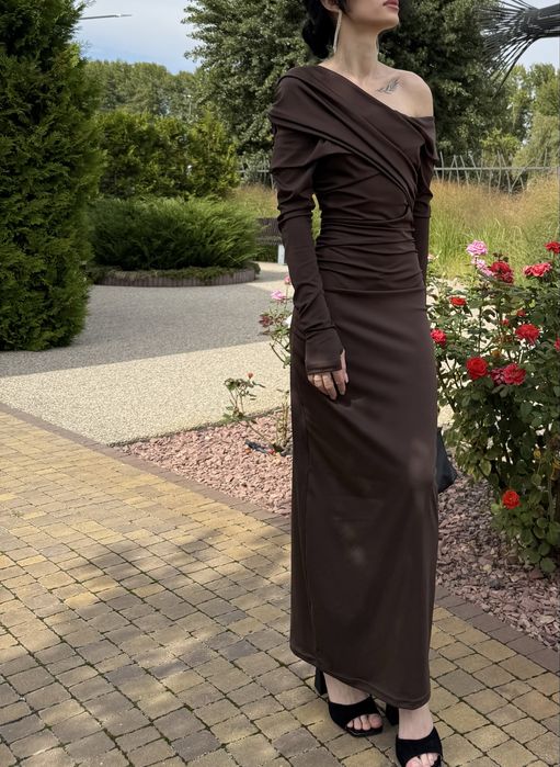 Приталена сукня вечірня