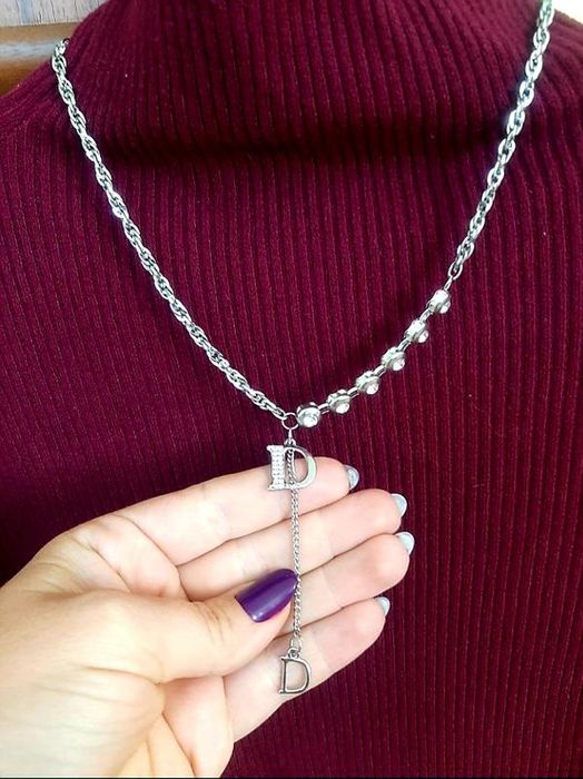 Стильний чокер прикрашений цирконами