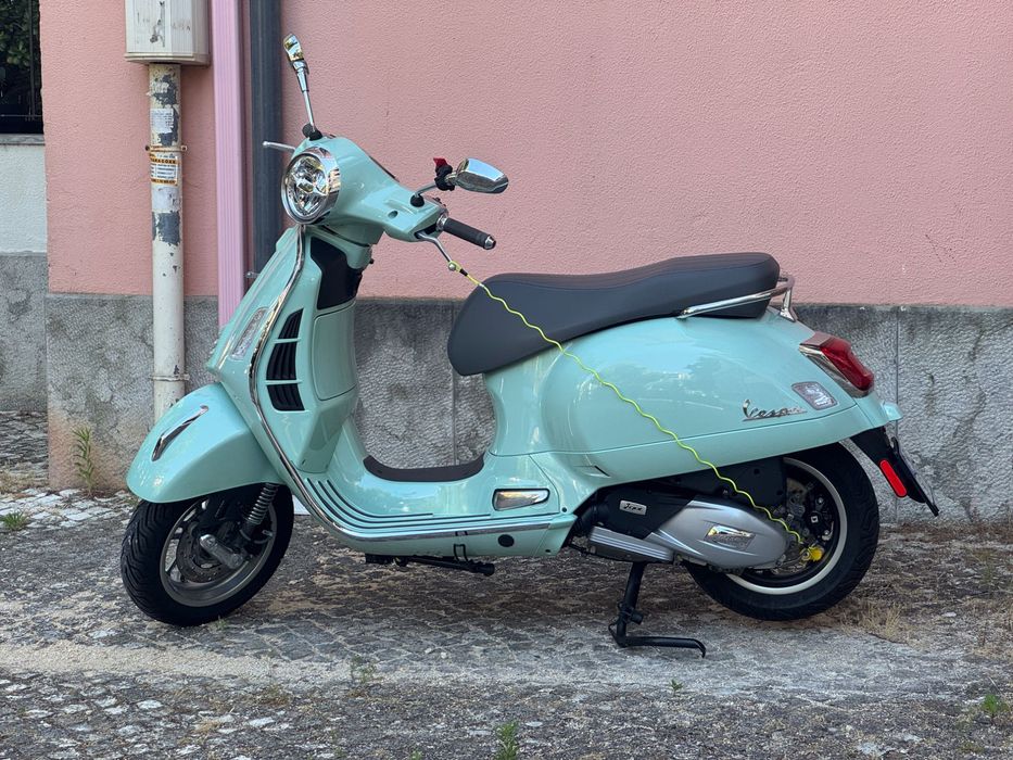 2025 Vespa GTS 125 praticamente nova