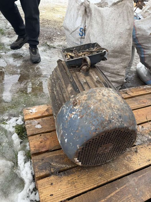 Продам електродвигатель 22 кВт