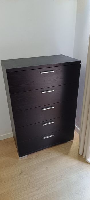Cómoda em preto para quarto