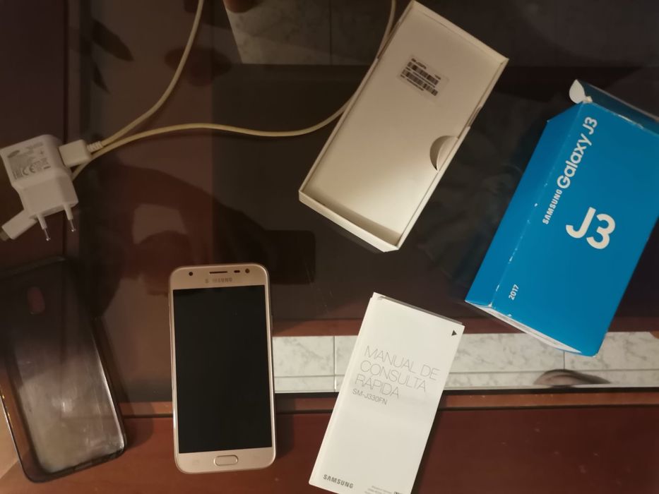 Telemóvel marca Samsung Galaxy J3