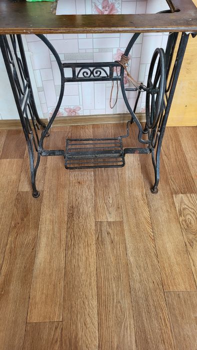 Швейна машина (Нижня частина)