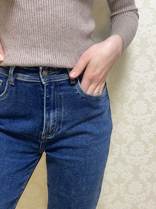 Джинси жіночі, синього кольору