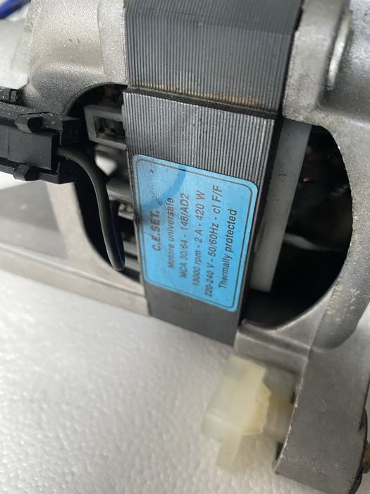 Motor de máquina de lavar Indesit a funcionar