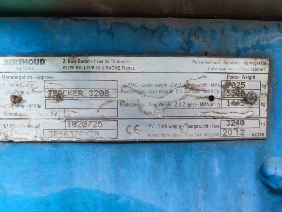 Оприскувач прицепний Berthoud Tracker 3200