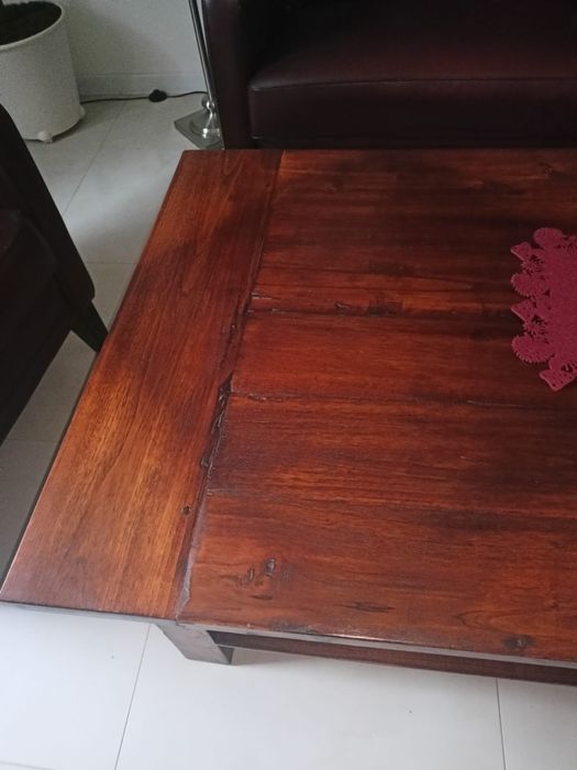 Piękna kolonialna ława